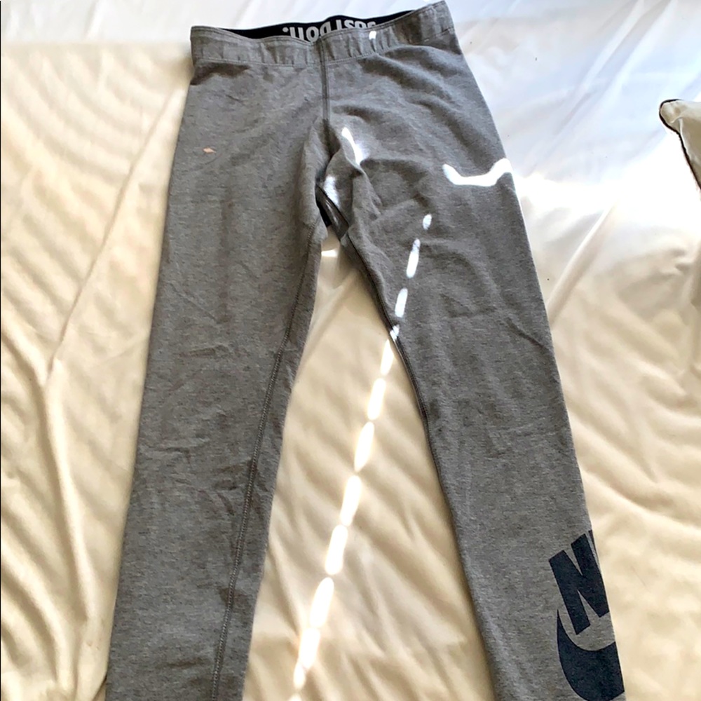 Nike sporting leggings